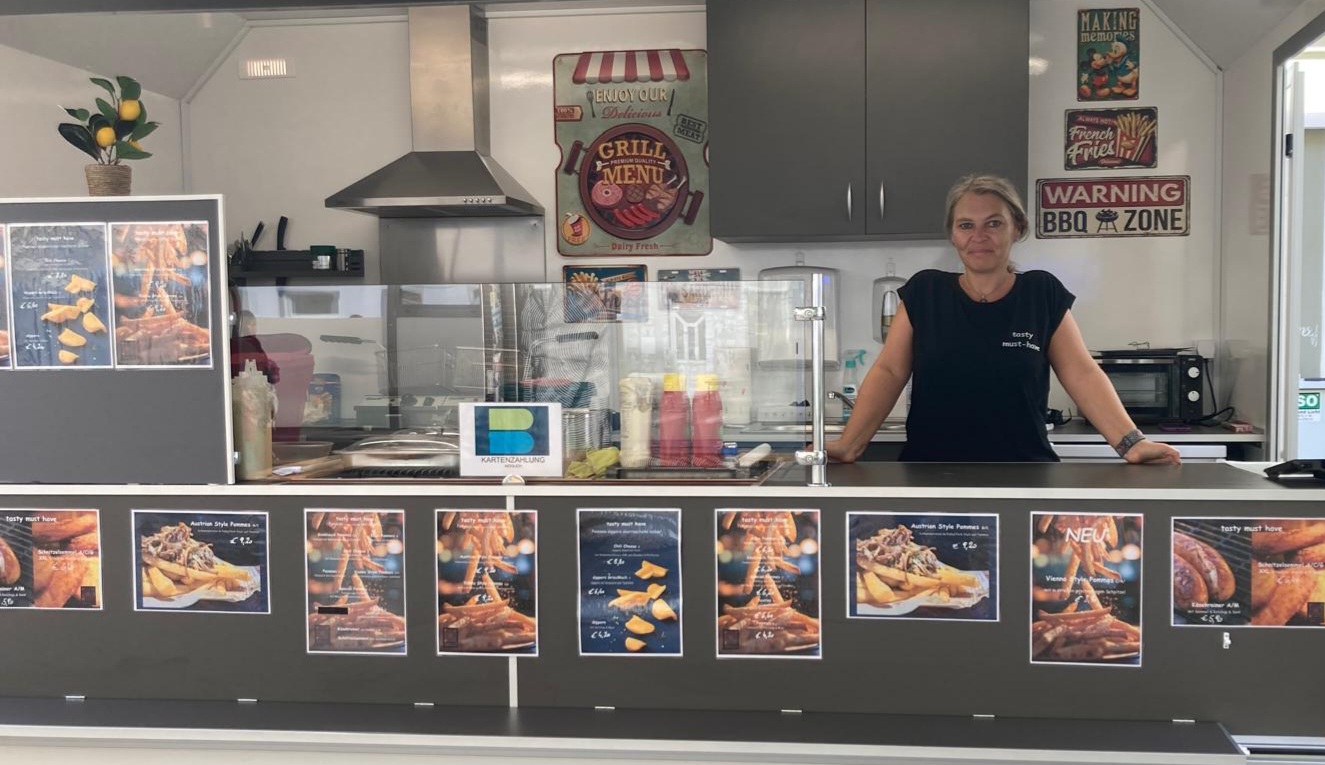 Team hinter dem Foodtruck